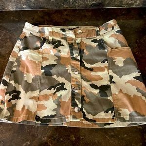 Super cute almost famous skirt